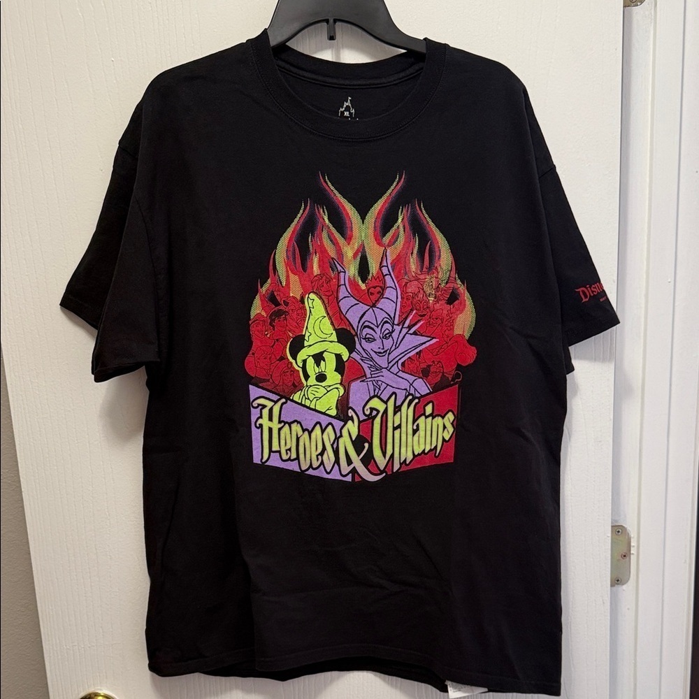 Disneyland Heroes & Villains Glow In The Dark Black T-Shirt Unisex Size XL